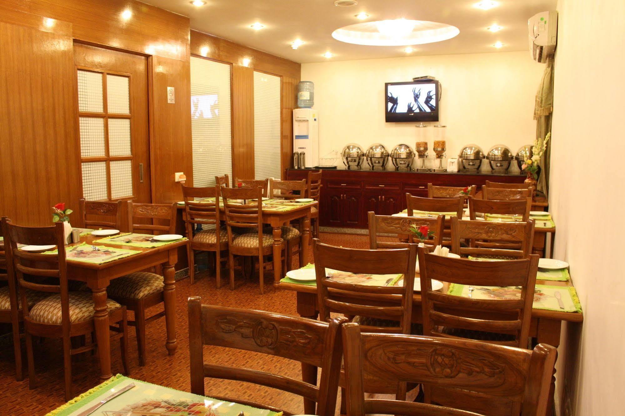 Oyo 367 Hotel Forest Green Neu-Delhi Restaurant foto